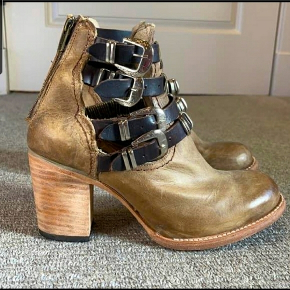 Looking for Savannah in 10 - Picture 1 of 2